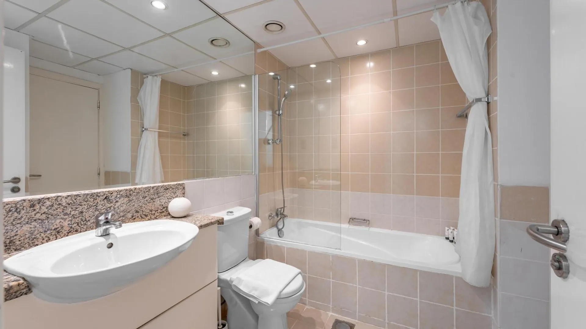 Apartment Charming 1Br In The Greens, Near Metro Dubai